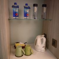 右上の水筒のようなお水はタダでした