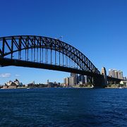 シドニー湾を結ぶ橋