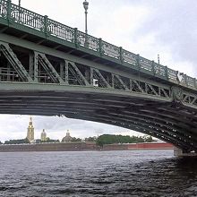 ネヴァ川からのトロイツキー橋