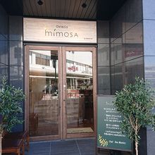 新しくてキレイなレストラン