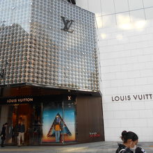 ルイヴィトン心斎橋店