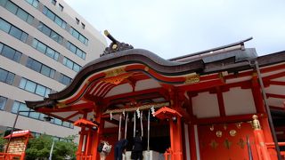 新宿の雑踏から離れます