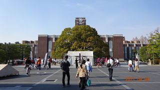 あの京都大学のキャンパスを歩いて、ちょっと高揚した気分を感じました。