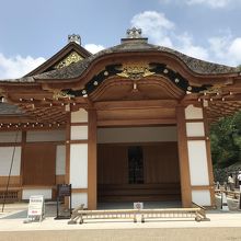 正式な玄関・観光客は別の入り口から入ります