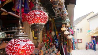 観光客でにぎわうエリア