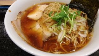 空港内にあるラーメン屋