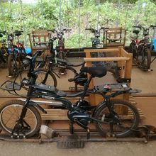 レール上にマウンテンバイクを設置したつくり