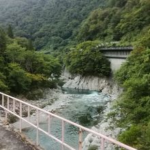 かなり高い鉄橋を渡る