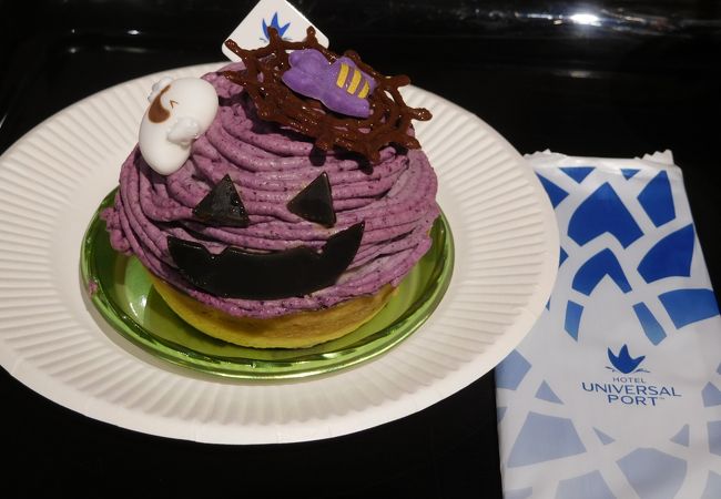 ハロウィーンムードのケーキ