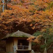 紅葉と西行庵