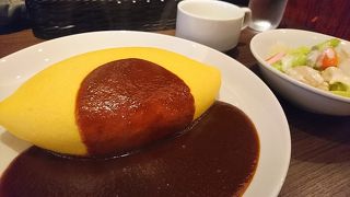 洋食を中心としたダイニングバー