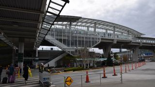 バンクーバーに飛行機で着いた際、市内に向かうスカイトレインの始発駅