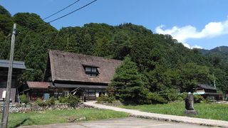 五箇山インター近くにある立派な合掌つくりの一軒家