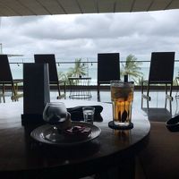 フロントの反対側はオーシャンヴューのロビー！