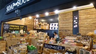 週末なのに19:00頃はオープンしている店が少ない