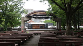 ヨーロッパの庭園にある音楽堂の様