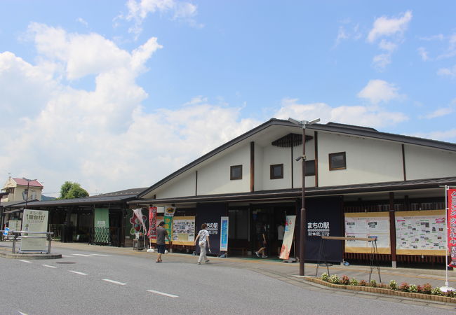 町の中心にある鹿沼観光の拠点です。東武新鹿沼駅が近いです。