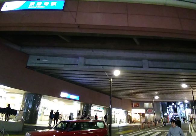 駅周辺にもこじんまりとした商店街やチェーンのレストランが結構あります