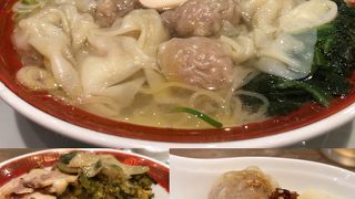 ワンタンをレンゲにのせて「広州市場 ムスブ田町店」