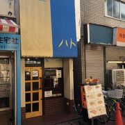 駅前のレトロな喫茶店