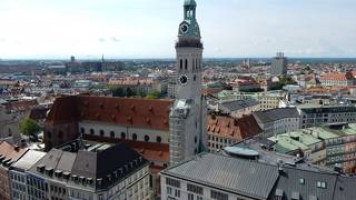 新市庁舎の塔の真正面