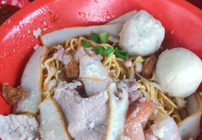 Jalan Tua Kong Lau Lim Mee Pok Kway Teow Mee (The Art of Mee Pok)