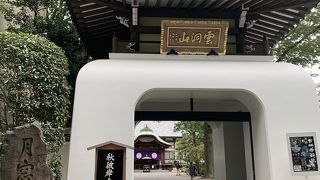 商店街にいきなり現れた寺！？中は。。。