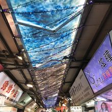 路地に入るとまた違った雰囲気