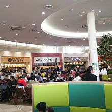 広いフードコート！