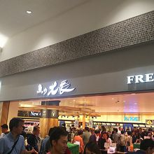 スーパーのように肉魚野菜果物もあります！