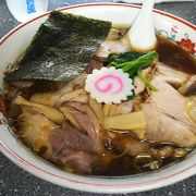 行列のラーメン店