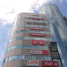 結構高いビルです。