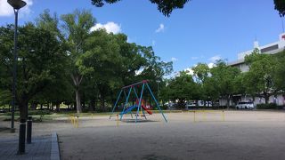 姫路城前の公園。