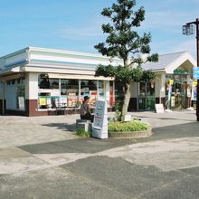 尾張一宮パーキングエリア、ファミリーマート。