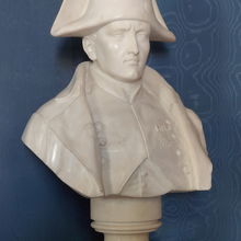 ナポレオン胸像：ナポレオン博物館展示の中でも解りやすい例