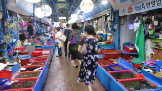 市場内で食事をしました