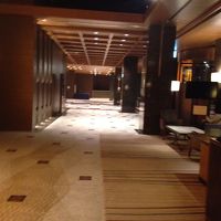 ホテルのロビーから部屋へ