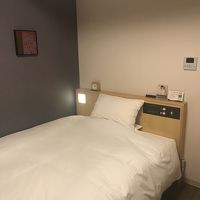 枕元にコンセントあり