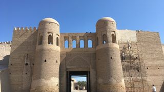 訪れる人が少ない静かな雰囲気の門