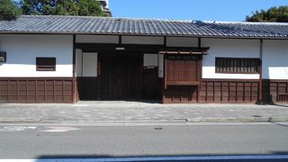 門は閉じていて中はわかりませんでした