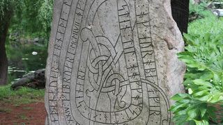 幾何学模様の様な古代北欧文字