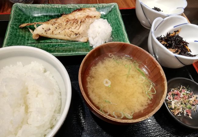 ランチに魚　なかめのてっぺんで　あこう鯛の西京焼き　