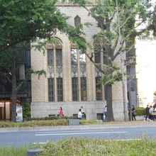 又一ビルディングファサードと御堂筋