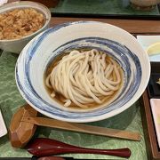 清潔感ある住宅街のうどん屋さん