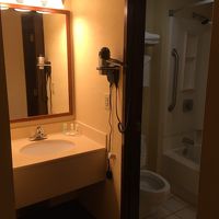 洗面台とバスルーム