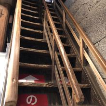 元の城と同じように作ってあるため階段がかなり急