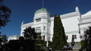 白壁の美しい美術館