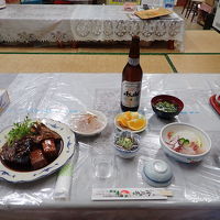 ２日目の夕食（魚の煮つけメイン）