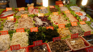 旗津桟橋すぐの海忠寶活海産の海鮮は安くて美味い