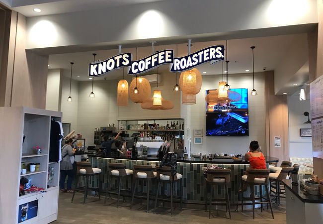 カピオラニパークを眺めながら、のんびりコーヒーを飲めるスポット